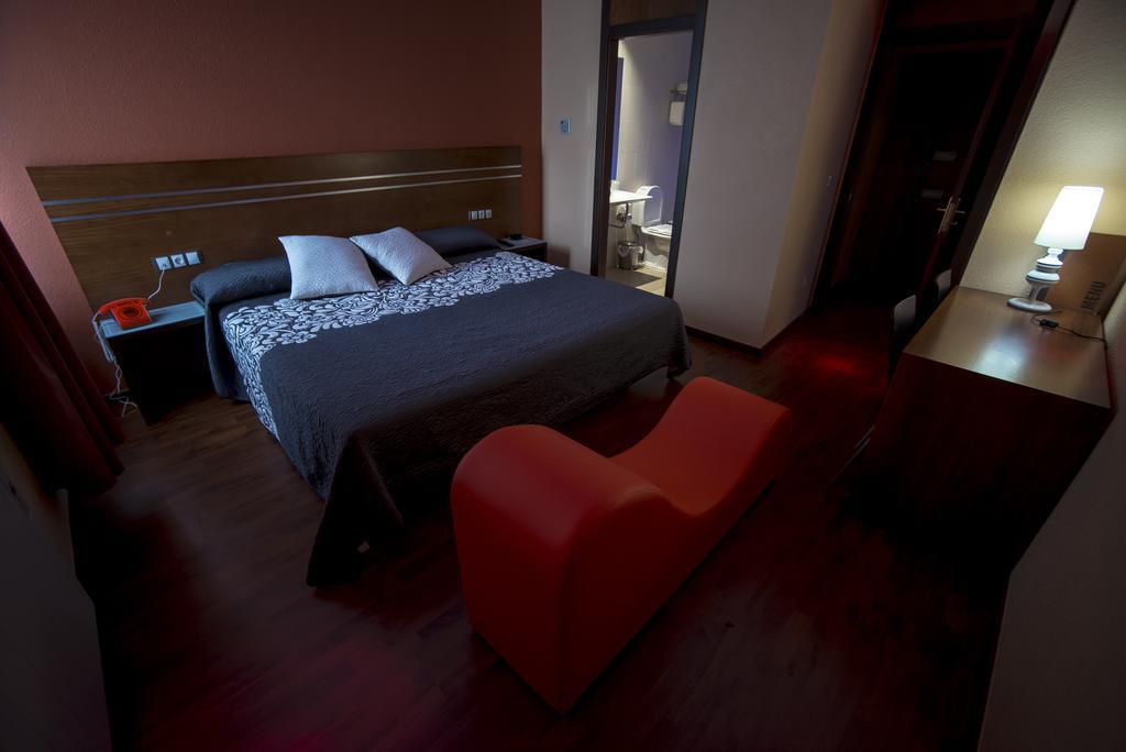 Motel Los Abedules Oviedo Quarto foto